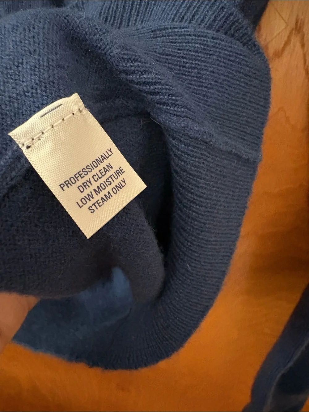 Club Room Men's V-Neck cashmere Sweater in Blue M